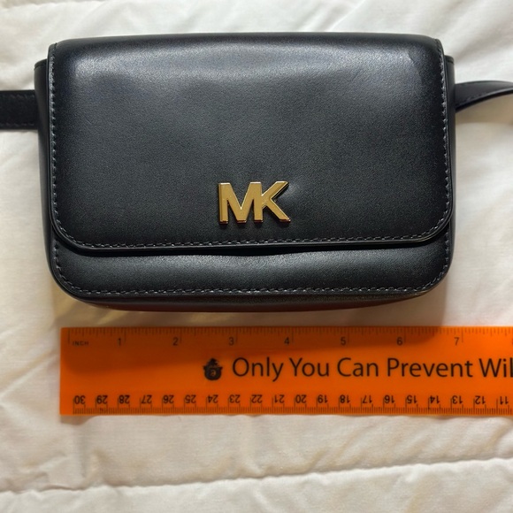 Michael Kors Beltbag - Picture 8 of 10